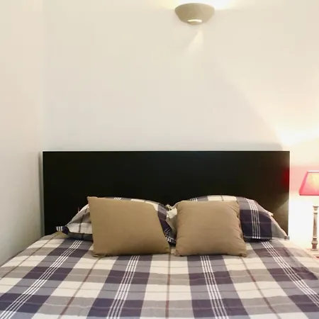 Charming Near Montmartre דירה *